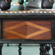 04_Proceso de limpieza en un lateral de la mesa